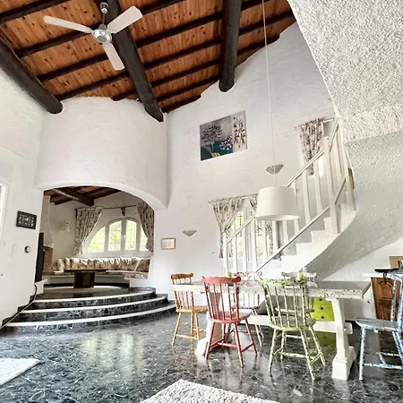 Villa Charmante A Porto-vecchio Avec Vue Sur La Montagne. *
